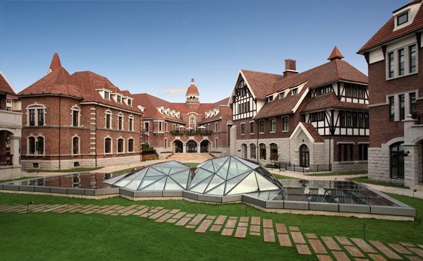 天津英迪格酒店座落於前德國租界內昔日德國領事館所在